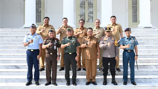 Bupati Gowa Adnan Purichta Ichsan ikut mendampingi Pj Gubernur Sulsel Bahtiar Baharuddin ke Istana Negara bertemu dengan Presiden Joko Widodo. Foto: Istimewa