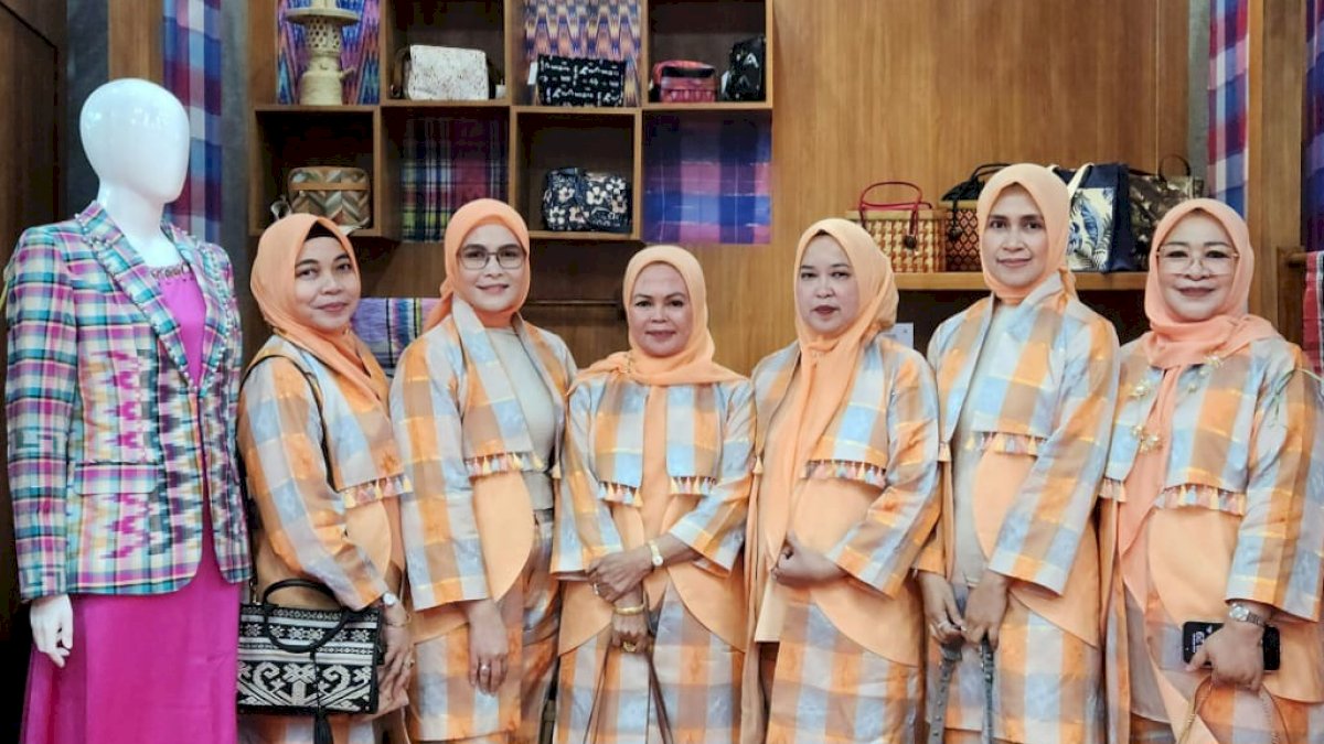 Dekranasda Gowa Pamerkan Sarung Sutera Cura’ Labba di Inacraft 2024