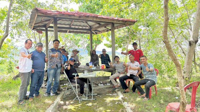 Mulyadi Mustamu gelar pertemuan dengan tim di Villa bukit 'De Toeng' (Foto/Ismail Nakku)