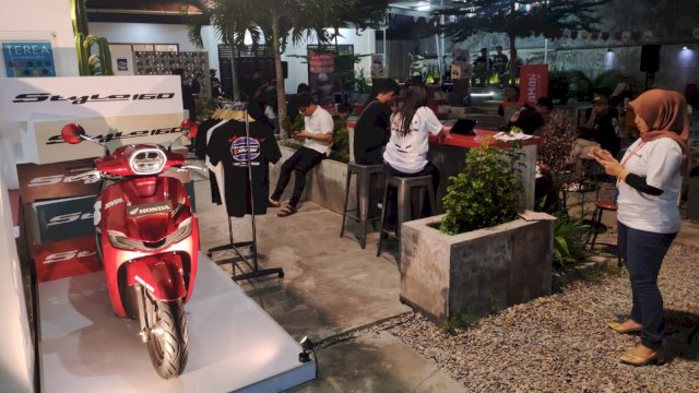 New Honda Stylo 160 saat menyapa warga Kendari di salah satu cafe. Foto: Istimewa