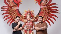 Tradisional Kostum “Ayam Jantan dari Timur” Pukau Penonton Balai Sarbini