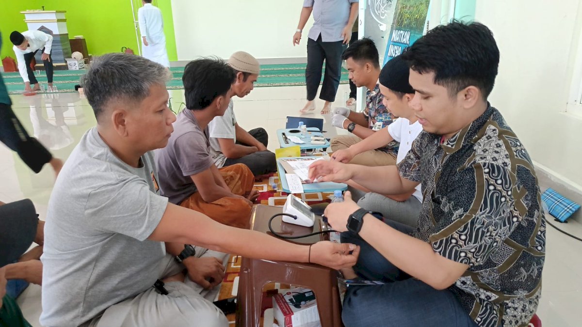 Sambut Ramadhan, Masjid Umar Bin Khattab BSR 2 Maros Gelar Pemeriksaan Kesehatan Gratis