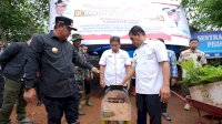 Pj Gubernur Bahtiar Serahkan Bantuan Alat Perajang Pisang untuk Kecamatan Mare