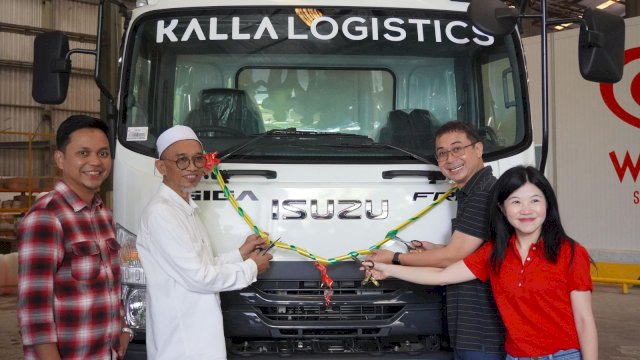 Unilever Indonesia kunjungan ke Kalla Transport dan resmikan tiga armada baru CDD Long. Foto: Istimewa