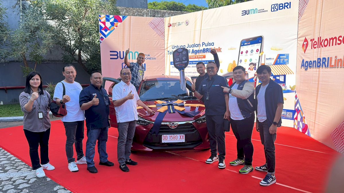 Apresiasi dan Berdayakan AgenBRILink, BRI Bagi Hadiah Mobil dan Emas