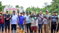 Upaya Pj Gubernur Bahtiar Lestarikan Kawasan Rammang-rammang, Tanam Sukun Hingga Tebar Benih Ikan