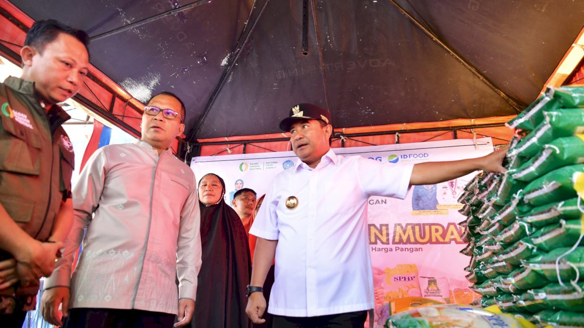 Pj Gubernur Bahtiar Lanjutkan Peninjauan Safari Ramadan Gerakan Pangan Murah  Makassar di Tiga Titik