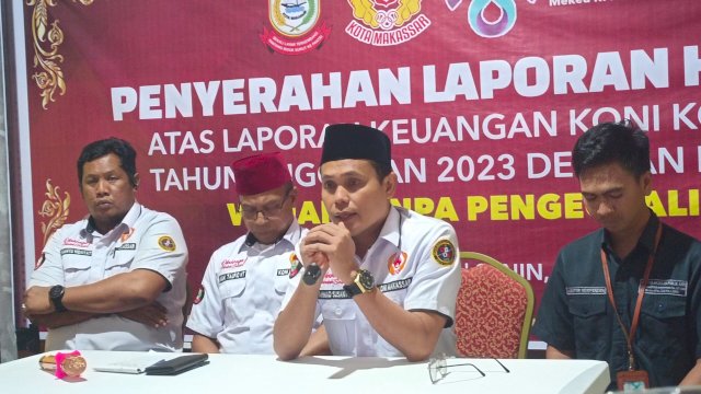 Ketua KONI Makassar Ahmad Susanto saat memberikan keterangan pers. Foto/Sulselsatu