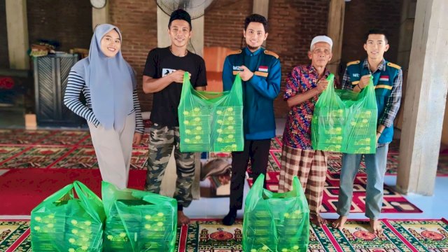 LAZ Hadji Kalla bagi 32.500 paket iftar di Makassar. Foto: Istimewa