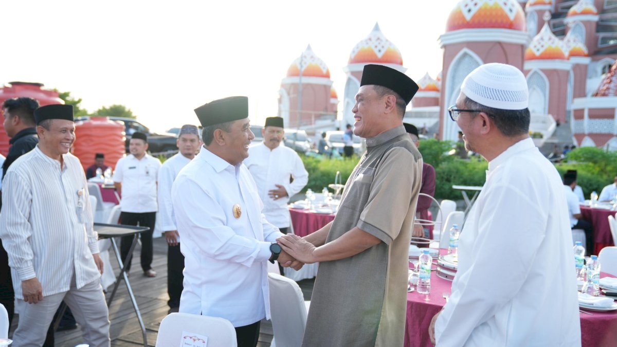 Buka Puasa Bersama di Lego-lego, Pj Gubernur Bahtiar Beri Penghargaan Sukses Pemilu Serentak Tahun 2024