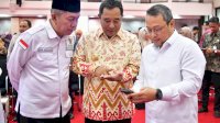 Pj Gubernur Sulsel Serahkan Zakat ASN Pemprov ke Baznas