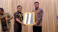 Bupati Gowa Raih Penghargaan Role Model Kepala Daerah dari Kajati Sulsel