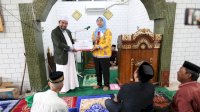 Diskominfo Serahkan Rp100 Juta Dana Hibah Pemkot Makassar untuk Pembangunan Masjid