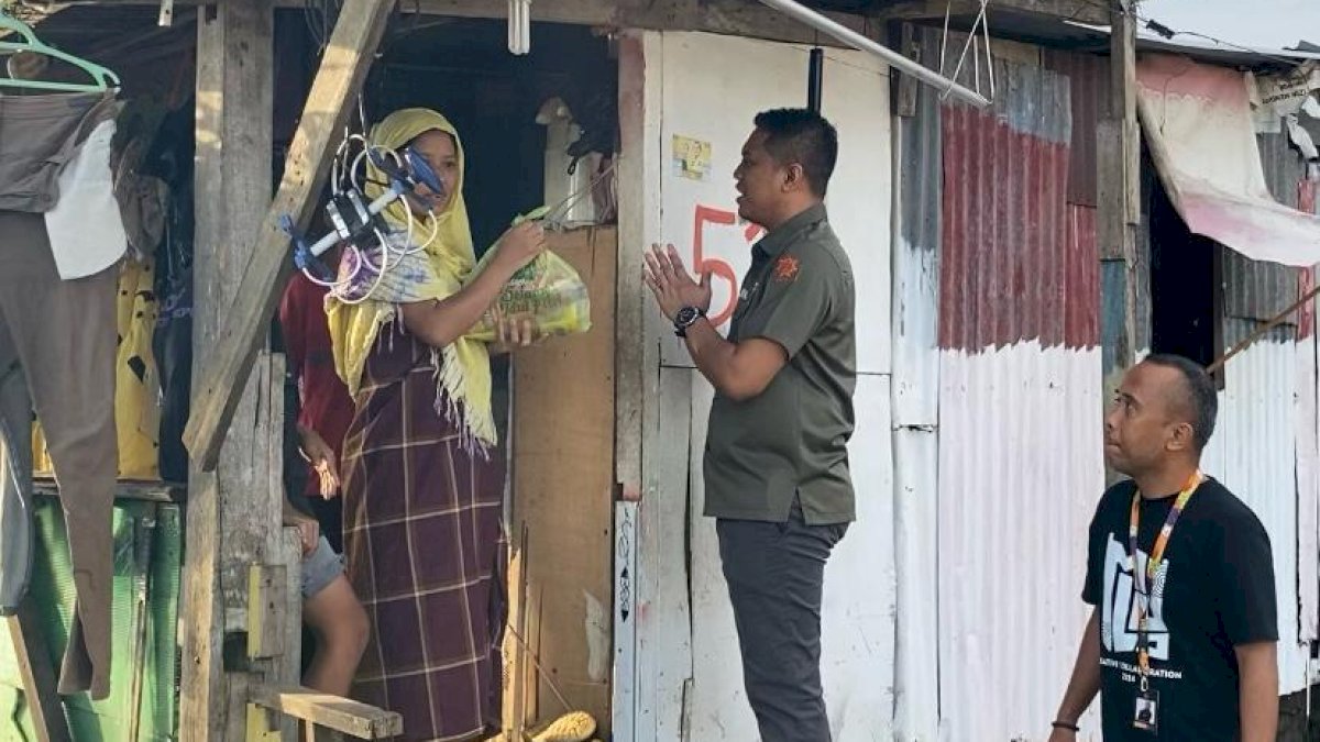 Sulsel Ramadan Berbagi Bahagia, Disbudpar Sulsel Door To Door Bagikan Bingkisan