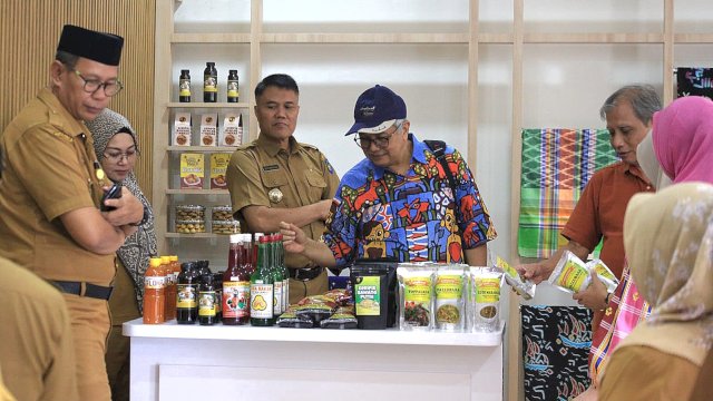 Tim Penilai PPD 2024 saat mengunjungi UMKM binaan Pemkab Gowa. Foto: Istimewa