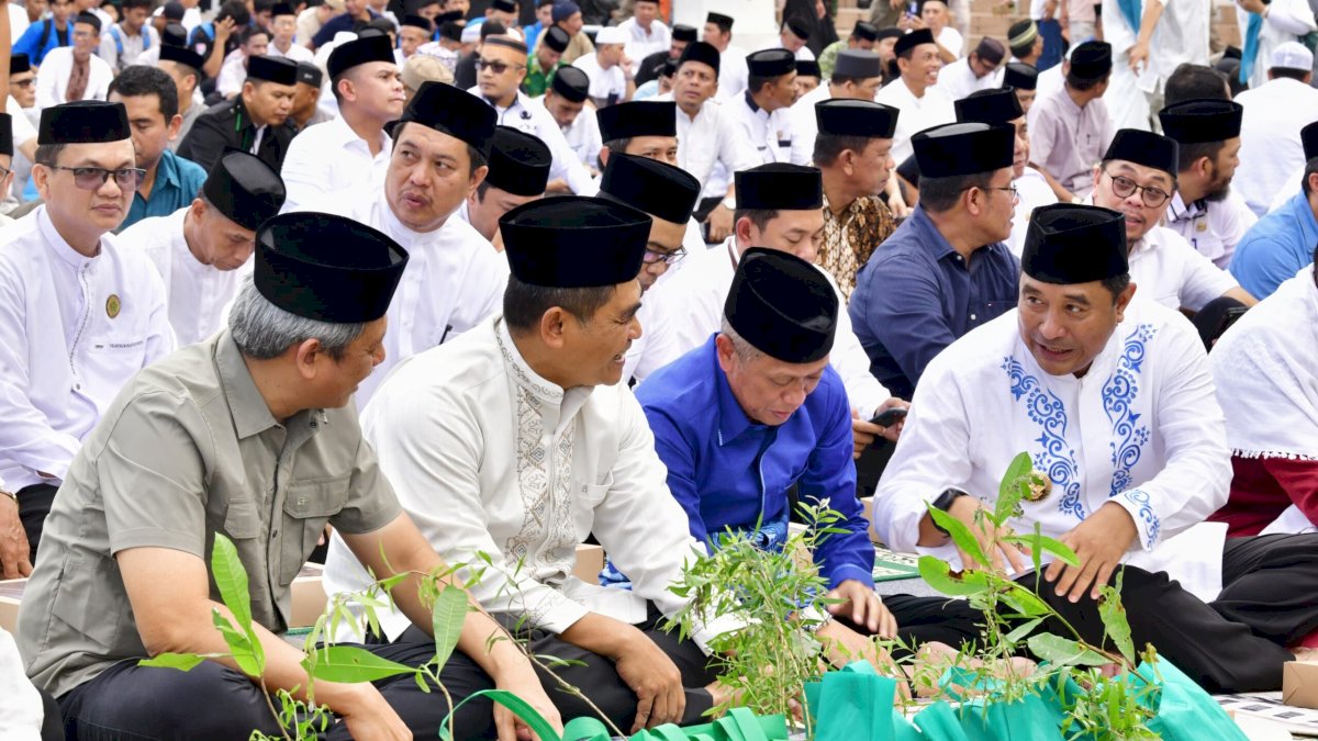 Pertama di Indonesia, Pj Gubernur Sulsel Inisiasi Gerakan Sedekah Pohon