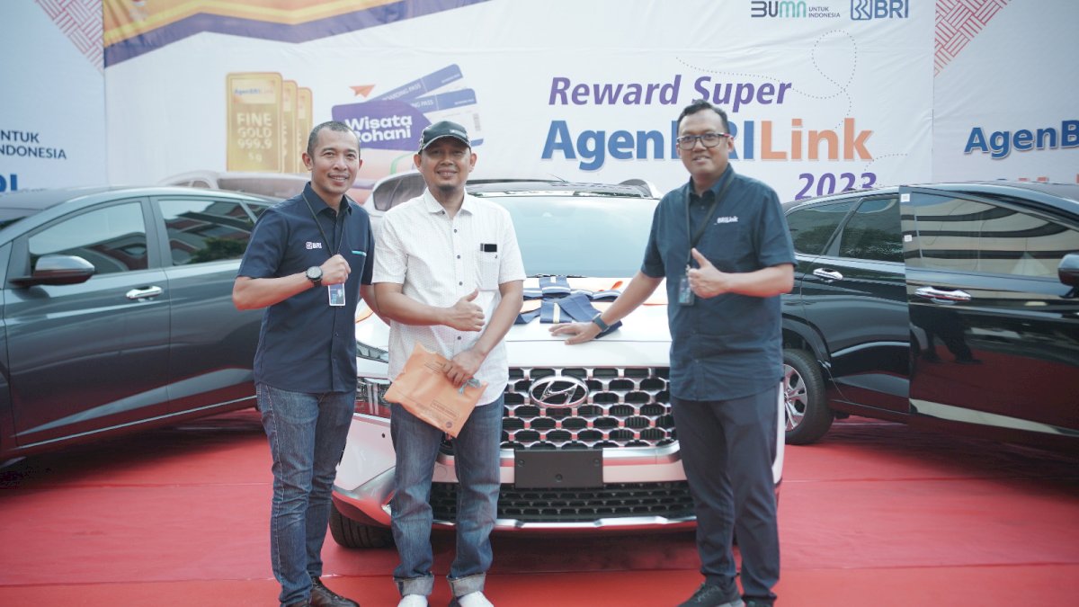 Beri Apresiasi! BRI Bagikan Mobil Kepada Agen BRILink Berprestasi