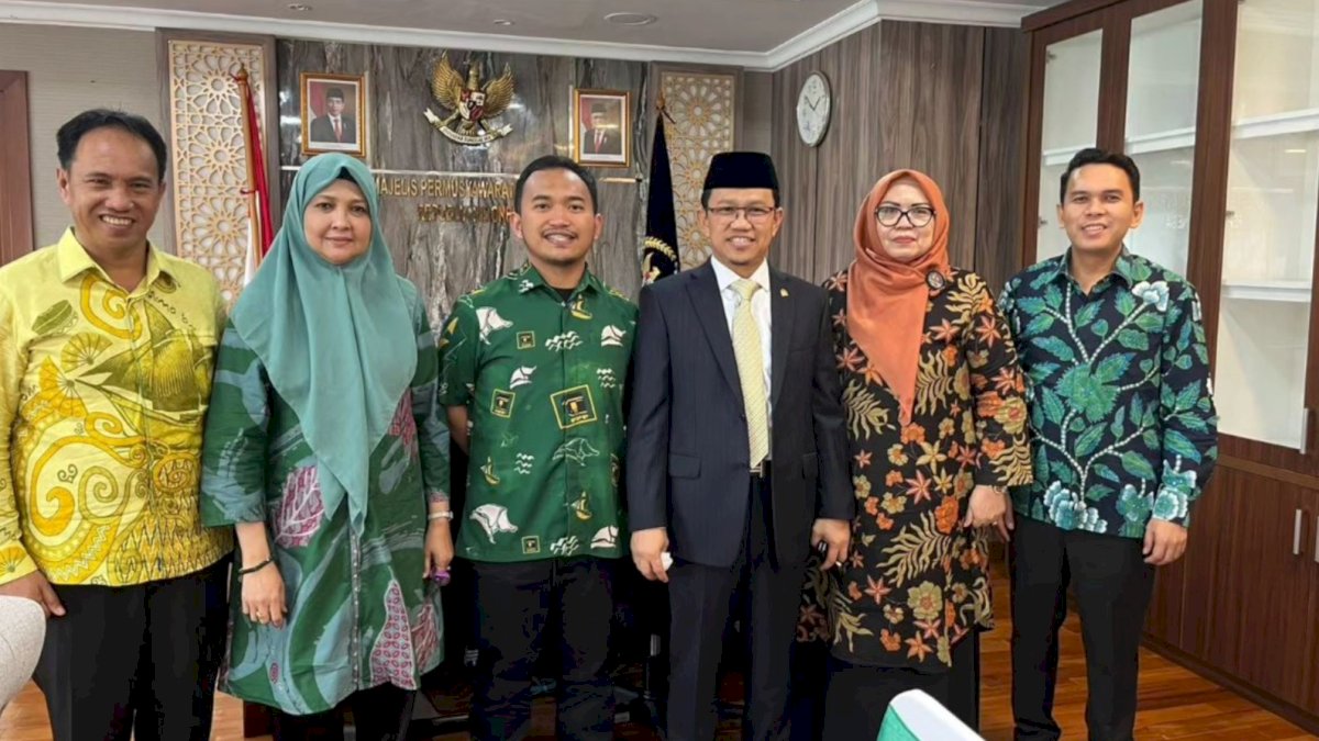 Politisi Senior Sulsel Amir Uskara Resmi Jabat Wakil Ketua MPR