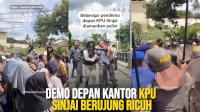 VIDEO: Demo Depan Kantor KPU Sinjai Berujung Ricuh