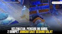 VIDEO: Kelewatan, Pencuri Ini Ambil 2 Dompet Jamaah Saat Sedang Salat