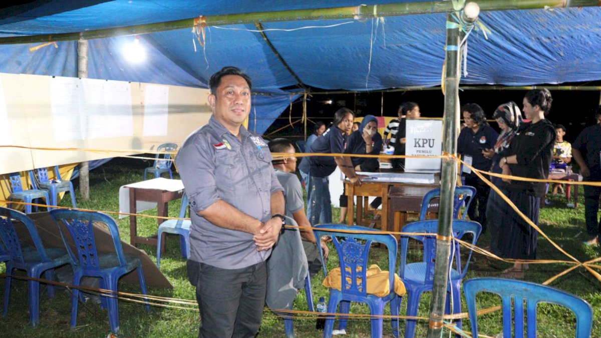 Pemantauan Sekretaris DPRD Luwu Timur di Desa Lambarese Selama Pemilu 2024