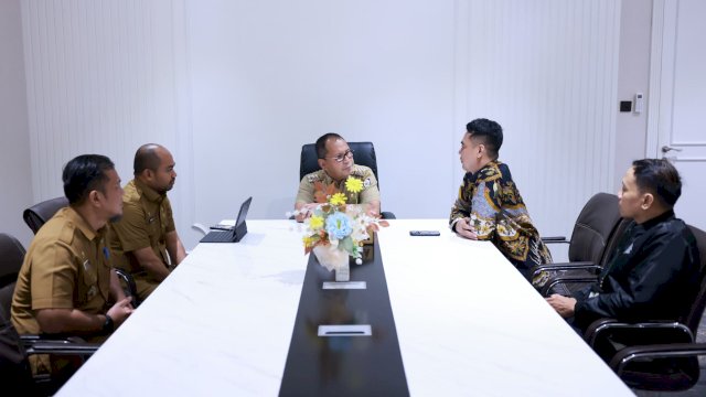 Wali Kota Makassar Danny Pomanto saat menerima kunjungan Bank Sulselbar. Foto: Istimewa