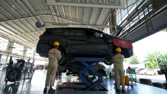 Bengkel resmi Kalla Toyota tetap buka meski hari libur. Foto: Istimewa.