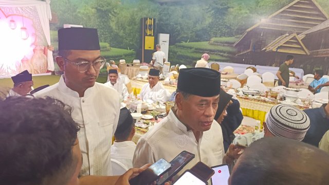 Wakil Ketua Umum DPP Golkar Nurdin Halid bersama menantunya Andi Seto yang juga Calon  Wali Kota Makassar. Foto/Sulselsatu