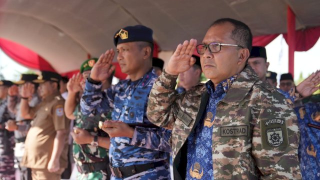 Wali Kota Makassar Danny Pomanto saat hadiri Sertijab Pangdivif 3/Kostrad. Foto: Istimewa