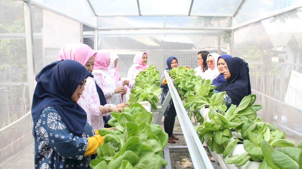 Wanita Tangguh Berkarya lewat Program BRI Peduli BRInita