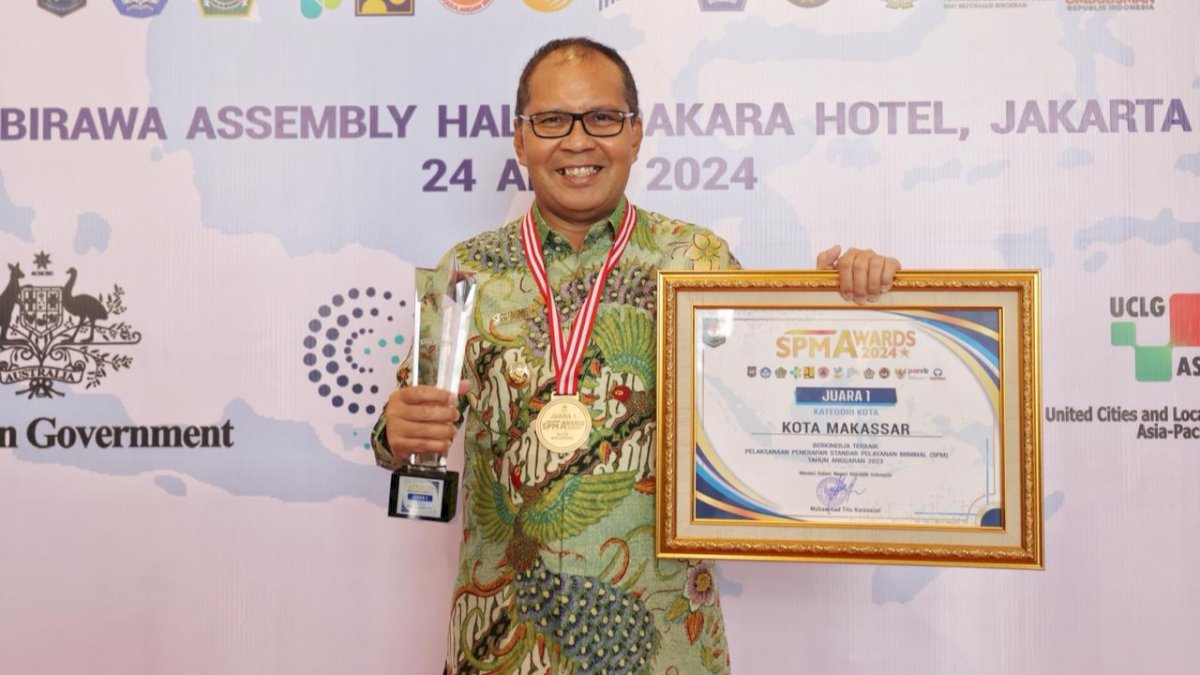 Pemkot Makassar Raih Penghargaan Standar Pelayanan Minimal SPM Awards 2024
