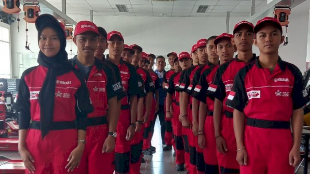 Mekanik muda dari sekolah mekanik Yamaha. Foto: Istimewa.