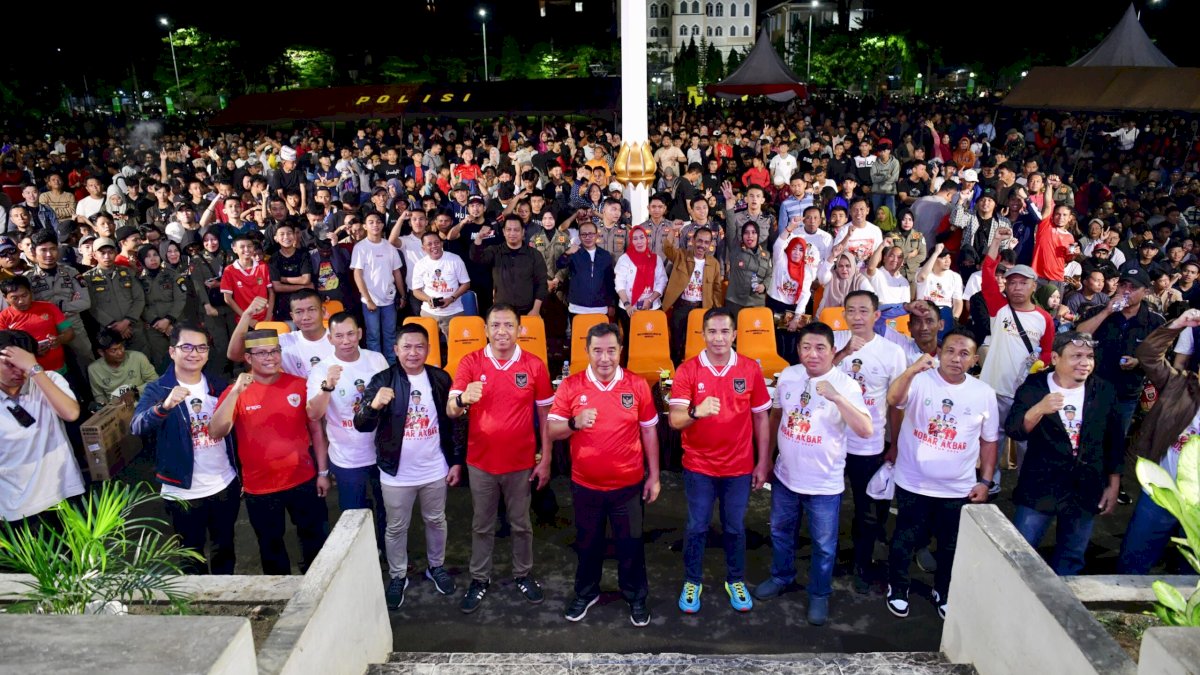 Bersama Ribuan Warga Parepare, Pj Gubernur Nobar Semi Final AFC di Lapangan Andi Makkasau