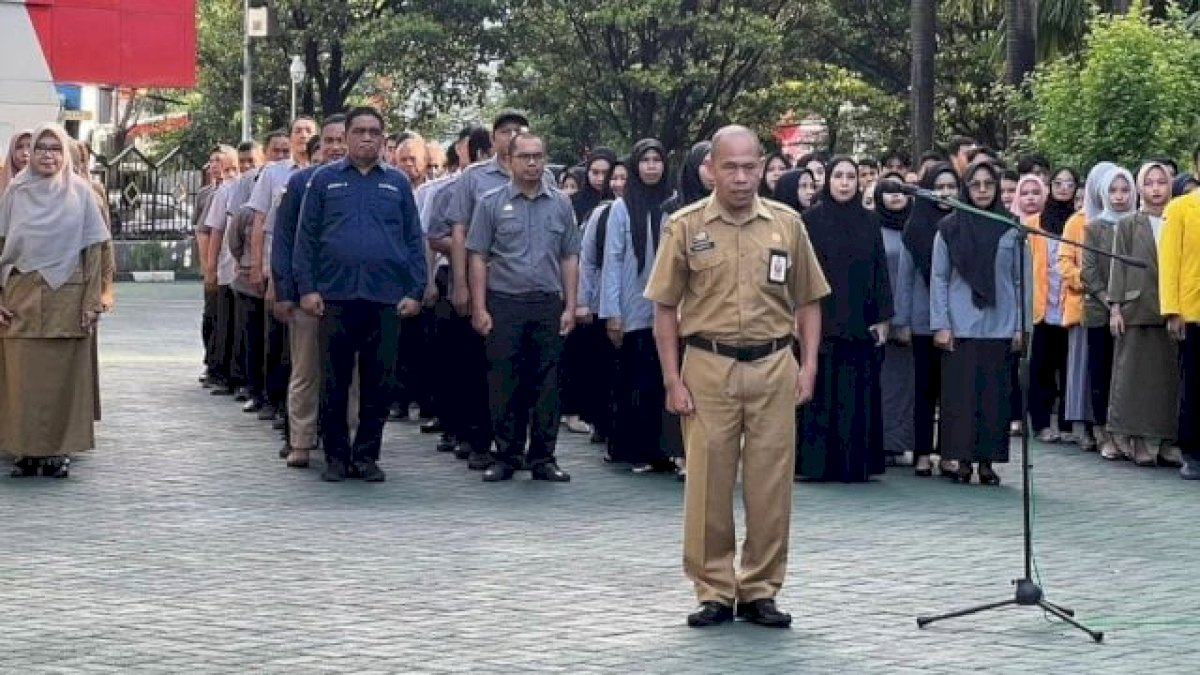 Pimpin Apel Pagi, Kabag Humas Protokol DPRD Makassar Tekankan Kedisiplinan dalam Tugas