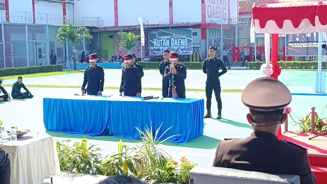 Polisi Lapas tampil menghibur peserta HBP ke-60 di Rutan Makassar. Foto/SS