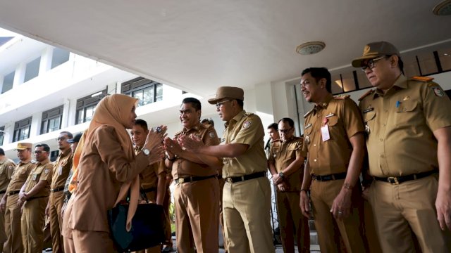 Danny Pomanto bersama ASN usai libur lebaran. Foto: IStimewa