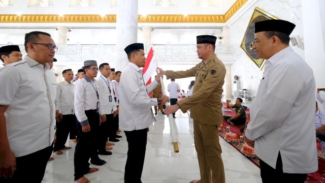 Bupati Adnan melepas calon jemaah haji Kabupaten Gowa. Foto: Istimewa