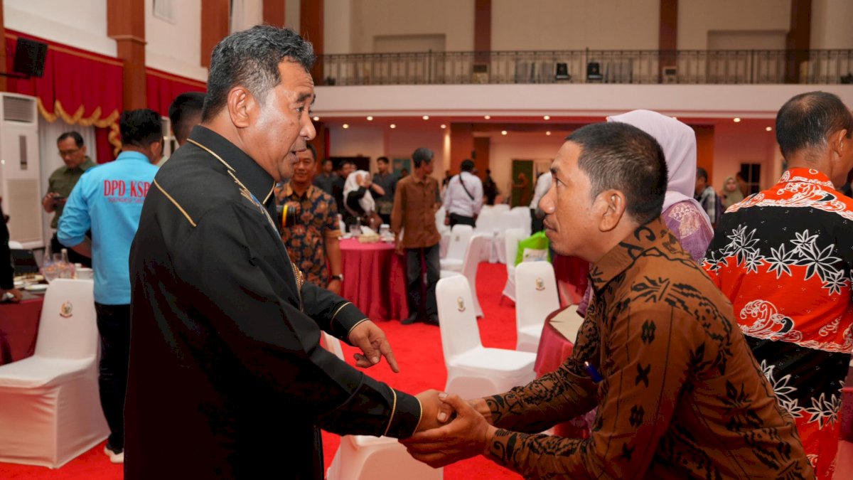 Pj Gubernur Bahtiar Paparkan Konsep Ekonomi Hijau dan Biru Saat Bertemu Buruh di Makassar