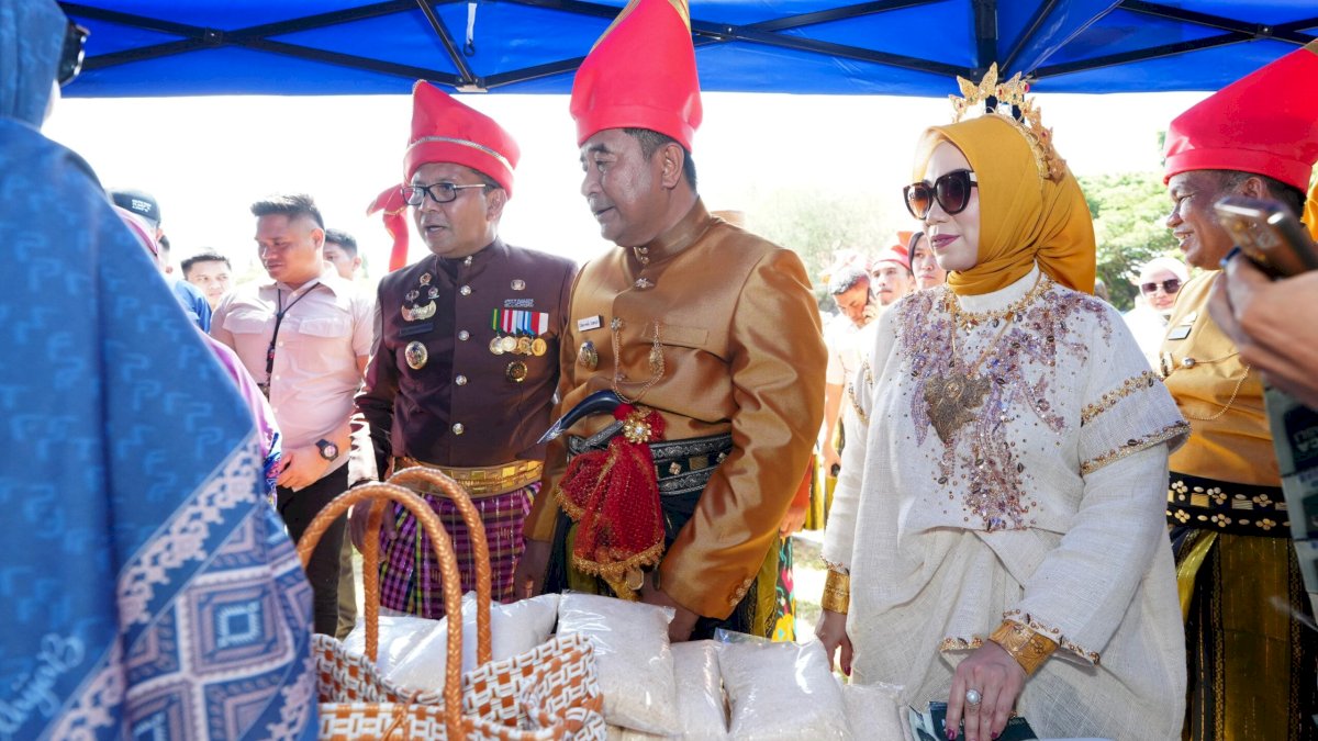 Hadiri Peringatan HUT Jeneponto, Pj Ketua TP PKK Sulsel Serahkan Sejumlah Bantuan