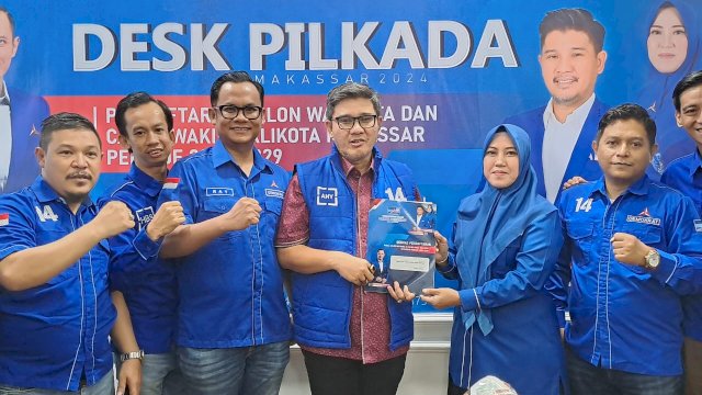 Adi Rasyid Ali mendaftar sebagai kandidat di Pilwali Makassar di DPC Partai Demokrat. Ist