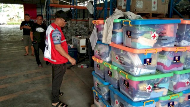 Bantuan PMI ke korban bencana banjir di empat kabupaten di Sulsel. Foto: Istimewa.