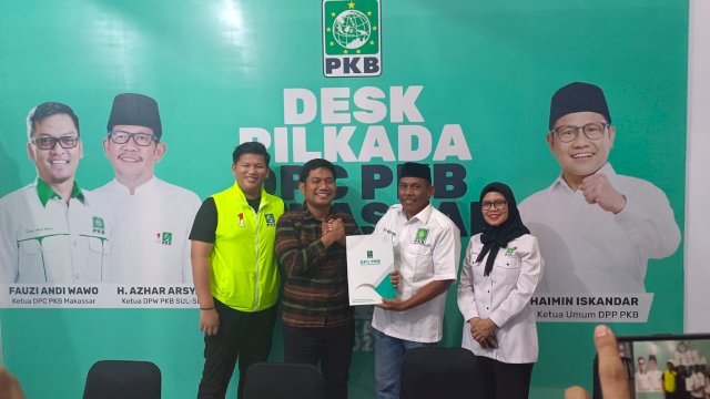 Perwakilan tim Indira Jusuf Ismail mengambil formulir ke PKB Makassar. Foto/SS