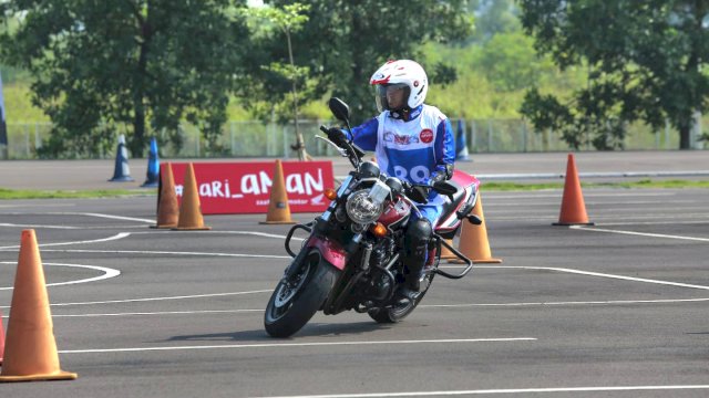 Asmo Sulsel gelar Safety Riding Competition 2024 di Astra Motor Makassar Jalan Sultan Alauddin. Foto: Istimewa.