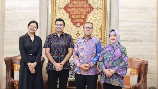 Wali Kota Makassar Moh Ramdhan Pomanto bersama Konjen India Dr. Shashank Vikram membahas kerja sama bilateral. Foto: Istimewa.