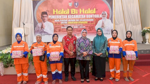 Indira Jusuf Ismail datang ke halalbihalal Kecamatan Bontoala. Foto: Istimewa.