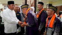 Lepas Kloter 1 Jemaah Haji Embarkasi Makassar, Pj Gubernur: Luruskan Niat Hanya untuk Beribadah