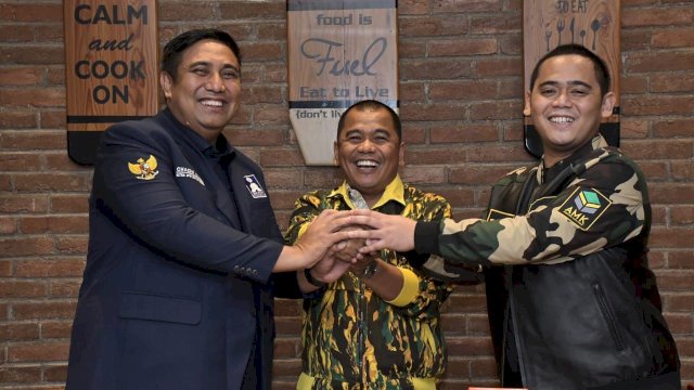 Sekretaris DPC PPP Makassar Rahmat Taqwa bersama Rahman Pina dan Chaidir Syam. Ist