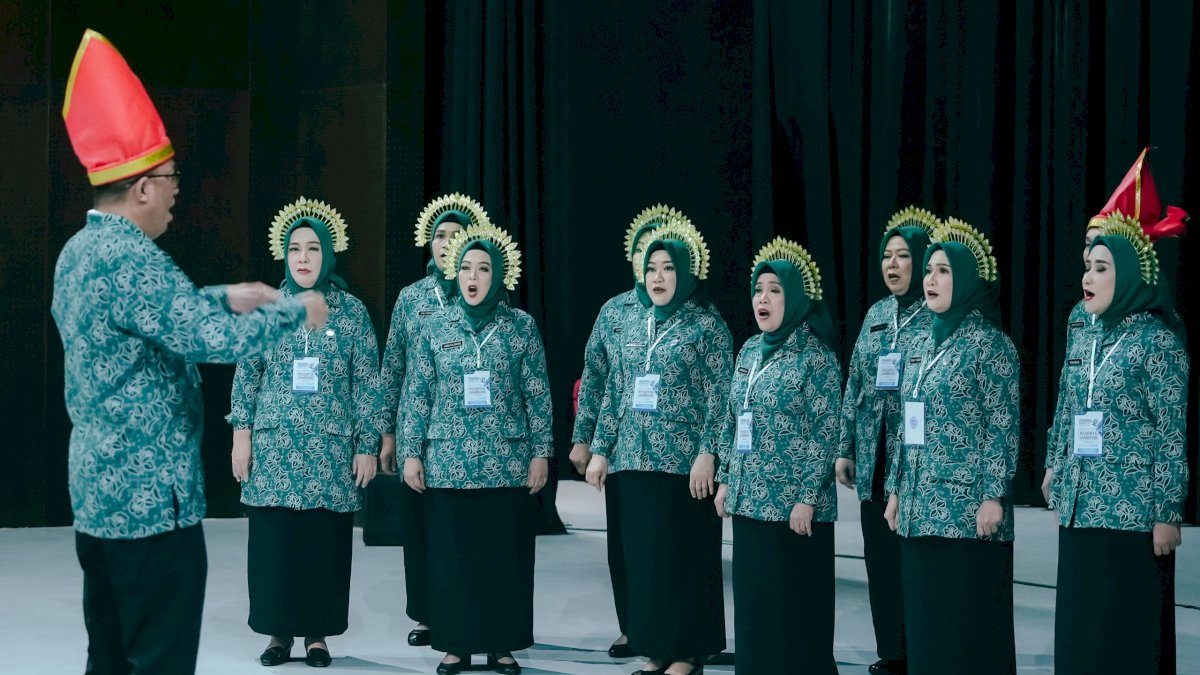 Tim Paduan Suara TP PKK Kota Makassar Pukau Dewan Juri HKG PKK ke-52 di Solo