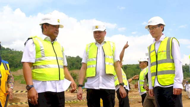 Bupati Gowa Adnan Purichta Ichsan hadir langsung mendampingi Pj Gubernur Sulsel Bahtiar Baharuddin untuk meninjau progres pembangunan Bendungan Jenelata. Foto: Istimewa.