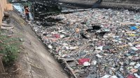 Satgas Kanal DPU Kota Makassar Gelar Kegiatan Rutin Pembersihan di Kanal Pannampu